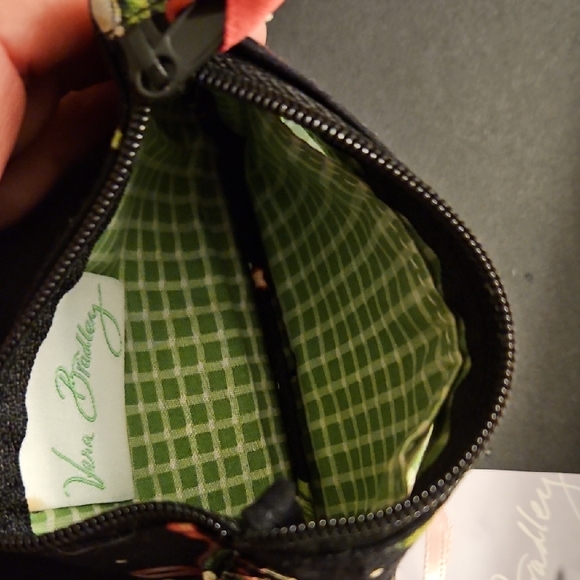 VERA BRADLEY ID CARD HOLDER. - Picture 3 of 3